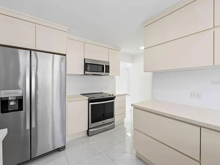 54 Kings Ct #2B — Photo 9