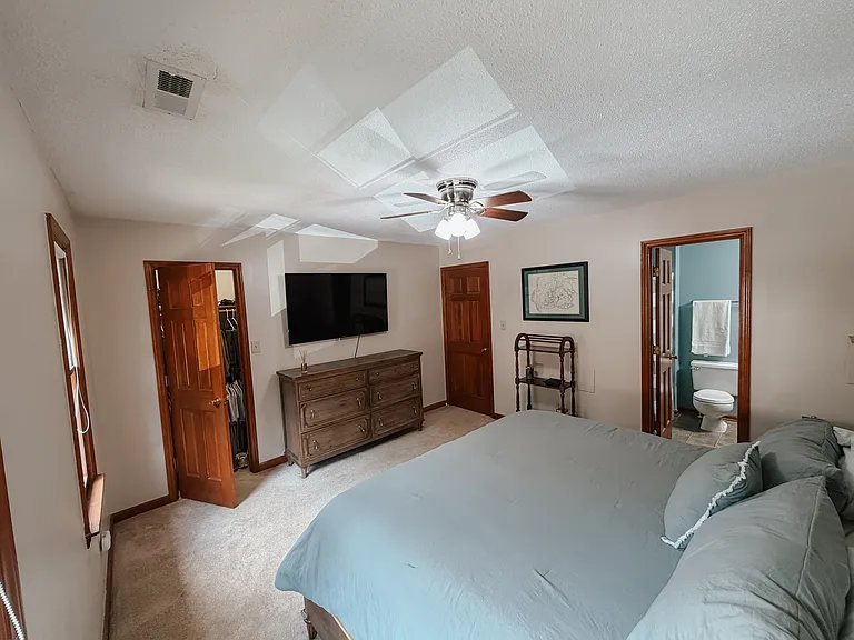 6530 Thetford Ct — Photo 7
