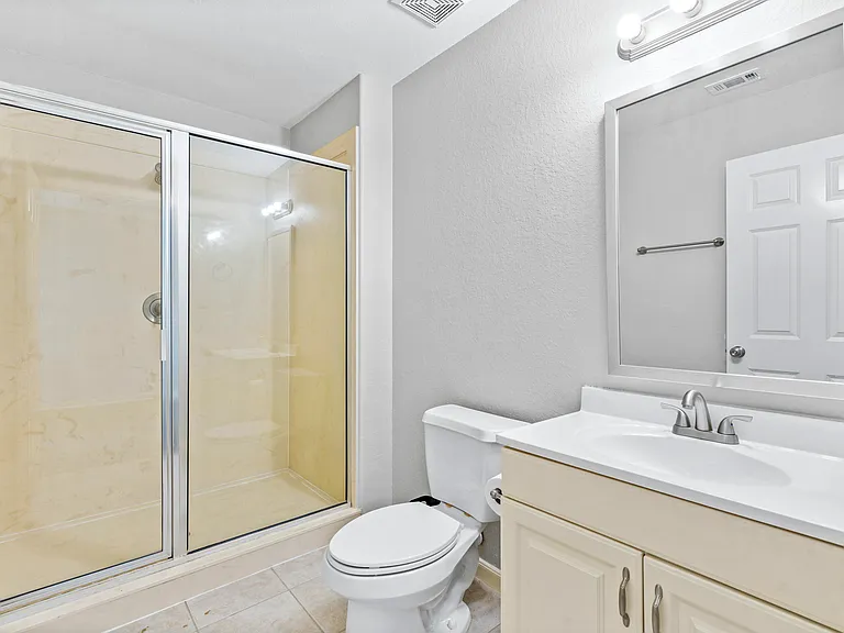Community Full Bathroom