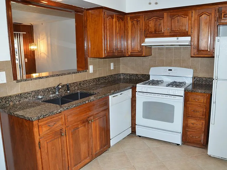 4942 Grand Ave #10 — Photo 4