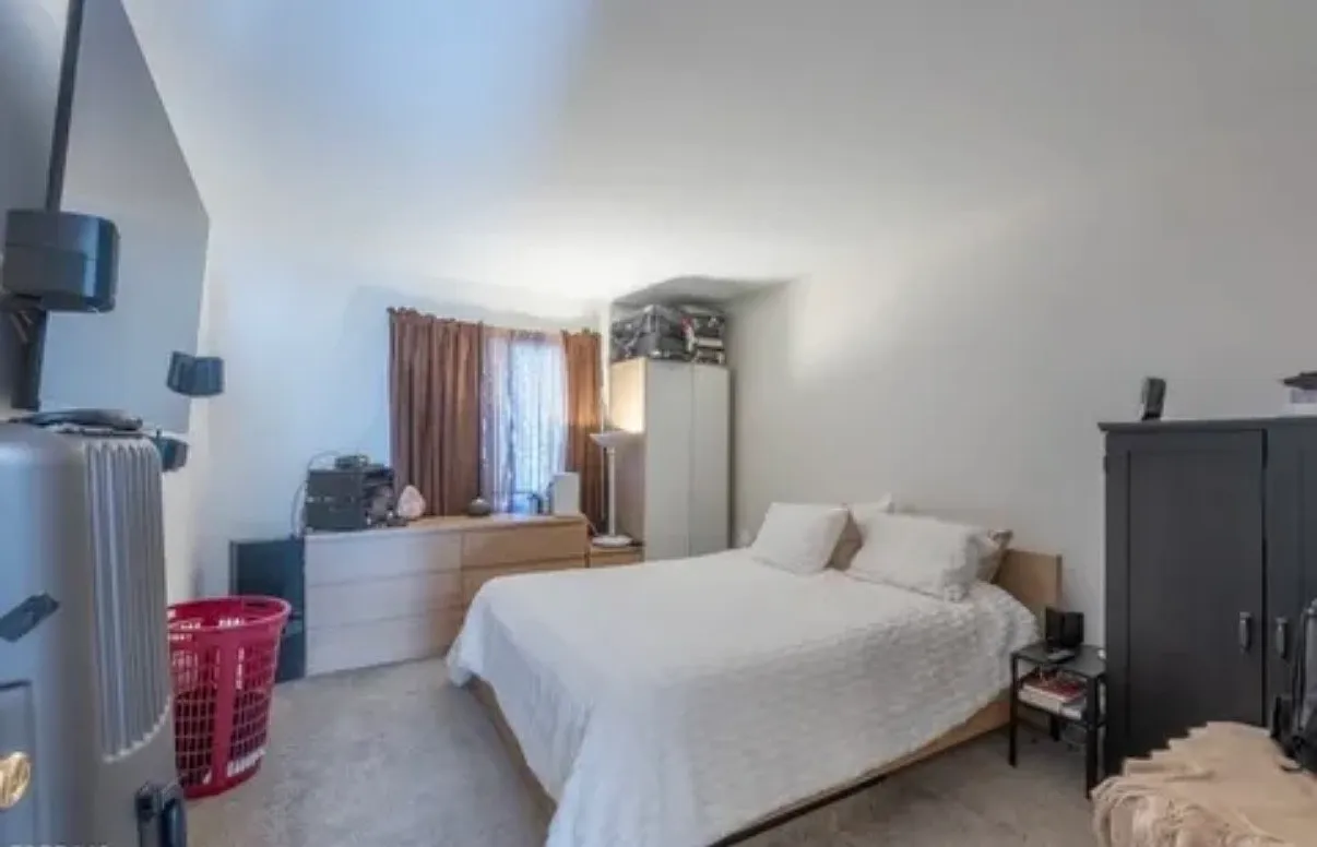 2 bed, 1100 sqft, $2,400 — Photo 2
