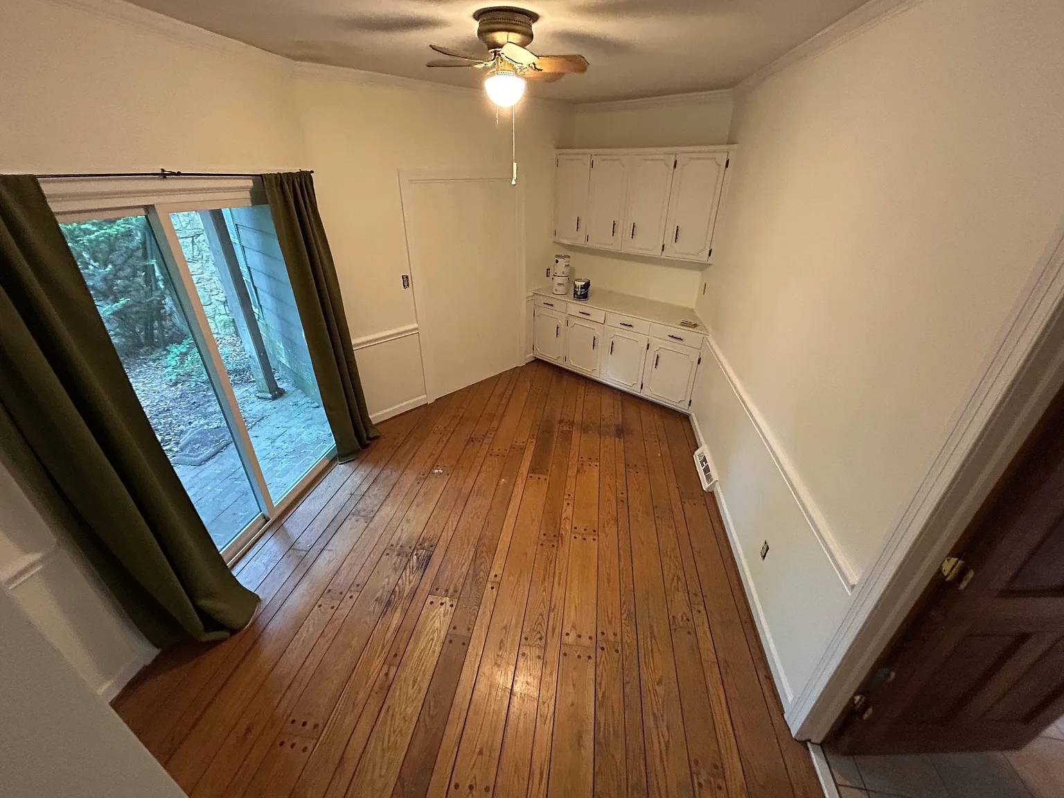 1 bed, 1.5 bath, 1850 sqft, $1,250 — Photo 4