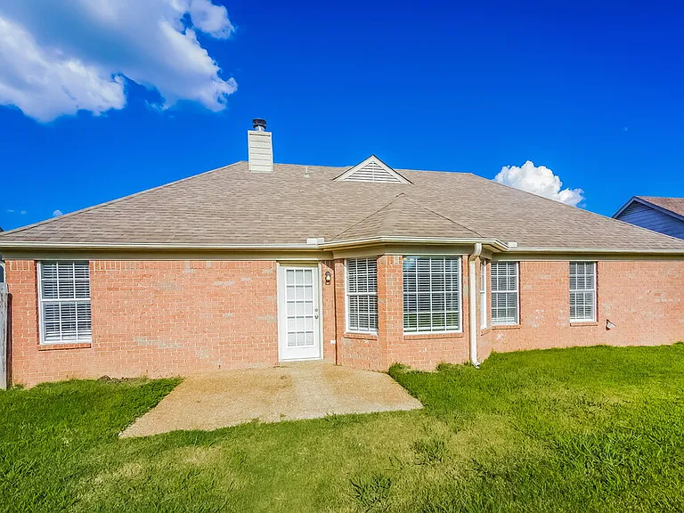 7203 Fox Creek Dr — Photo 16