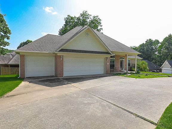 2nd image of 827 Miller Loop