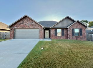 1715 Charismatic Dr, Prairie Grove, AR 72753