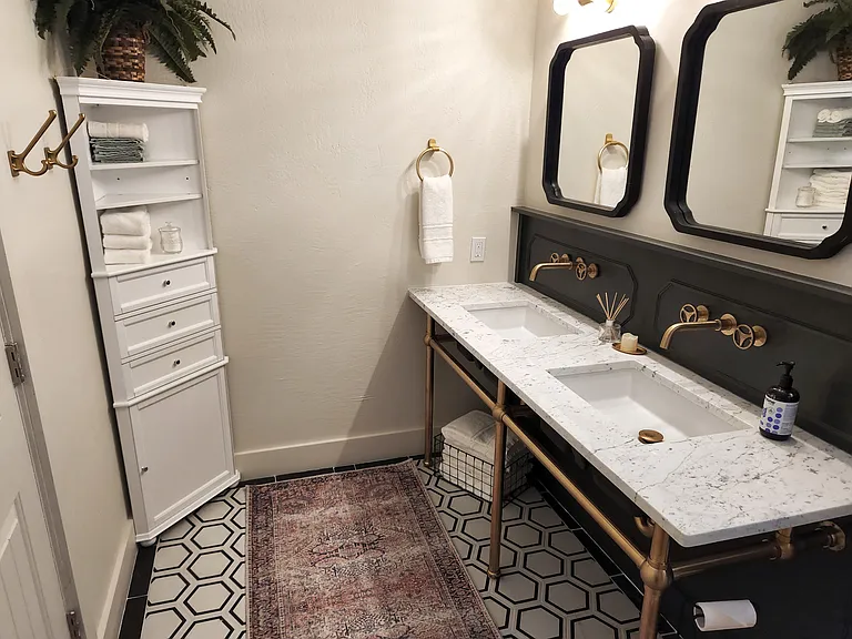 519 E Ashby Pl — Photo 16