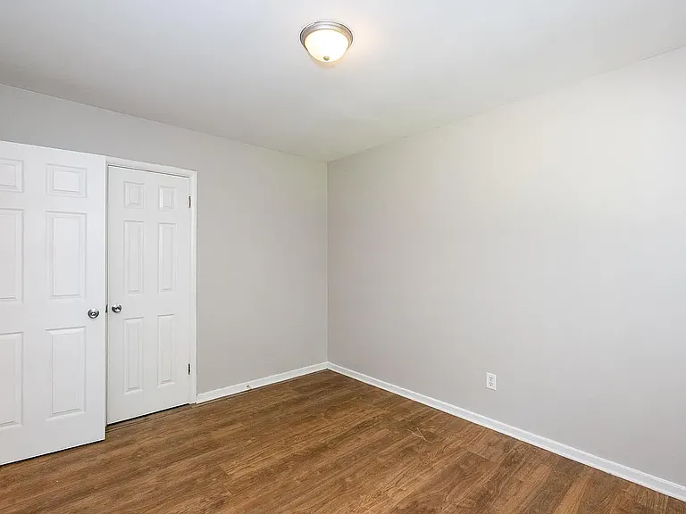 2028 E Clay St — Photo 5