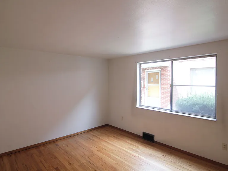 430-432 Franklin Ave — Photo 10