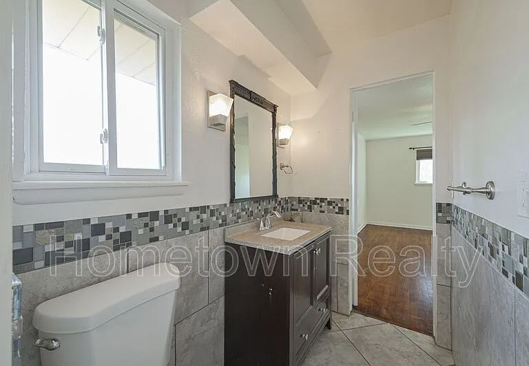 1805 NE 53rd St — Photo 15