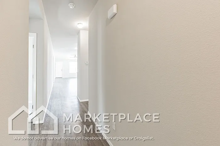 981 E Starling St — Photo 6