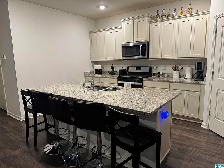 204 Chelsea Park Rd — Photo 5