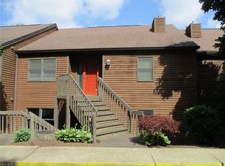 203 Clubside Dr NW, New Philadelphia, OH