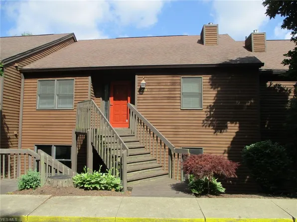 203 Clubside Dr NW, New Philadelphia, OH 44663