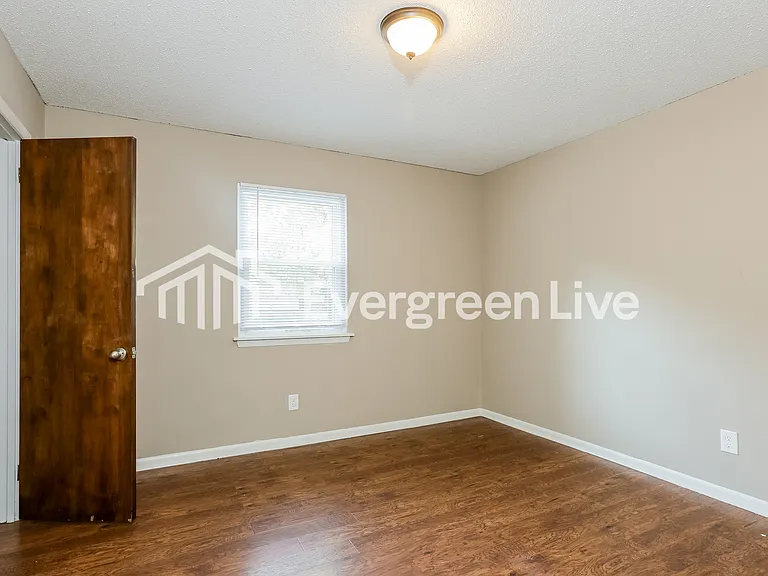 1705 W 58th St — Photo 10