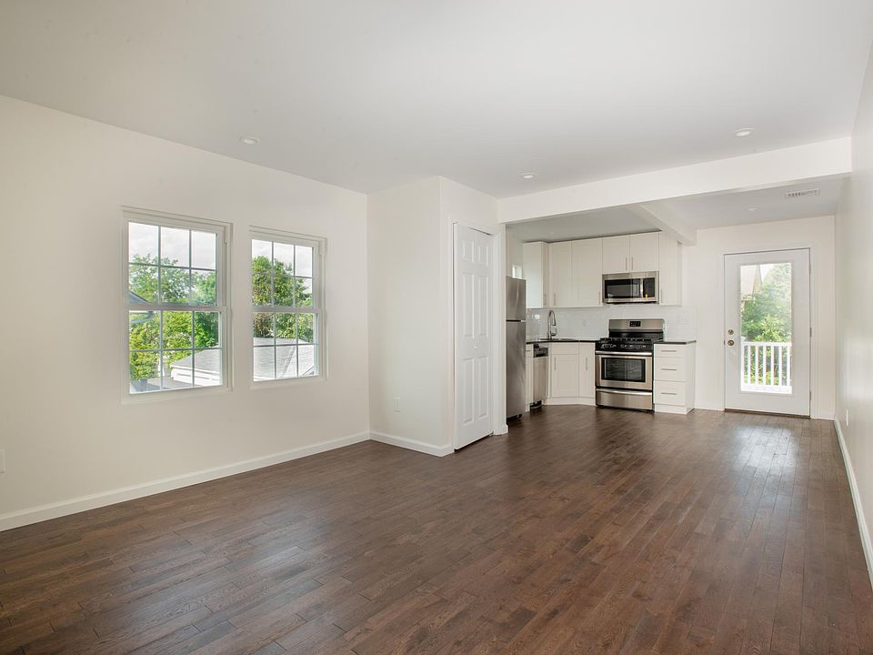 1st image of 40 Osborne Pl #B