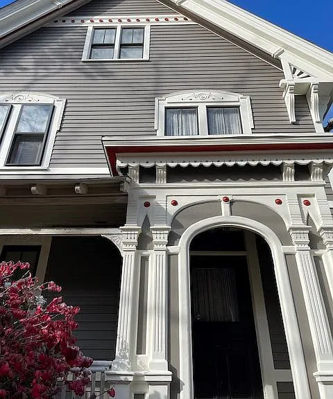 69 Adelaide Ave — Photo 1