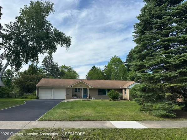637 Whitehills Dr, East Lansing, MI 48823