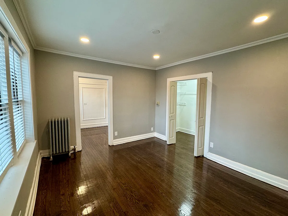 Building Photo - 1007 W Oakdale Ave #2