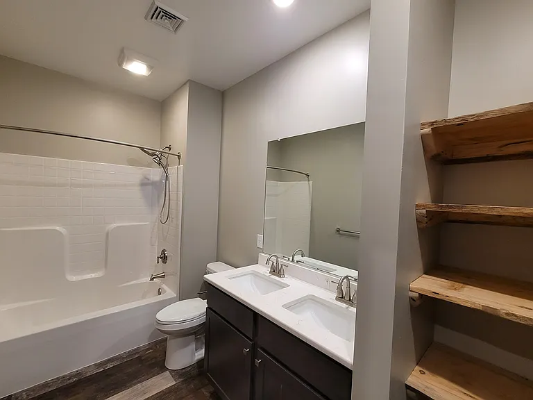 125 Henrietta St — Photo 46