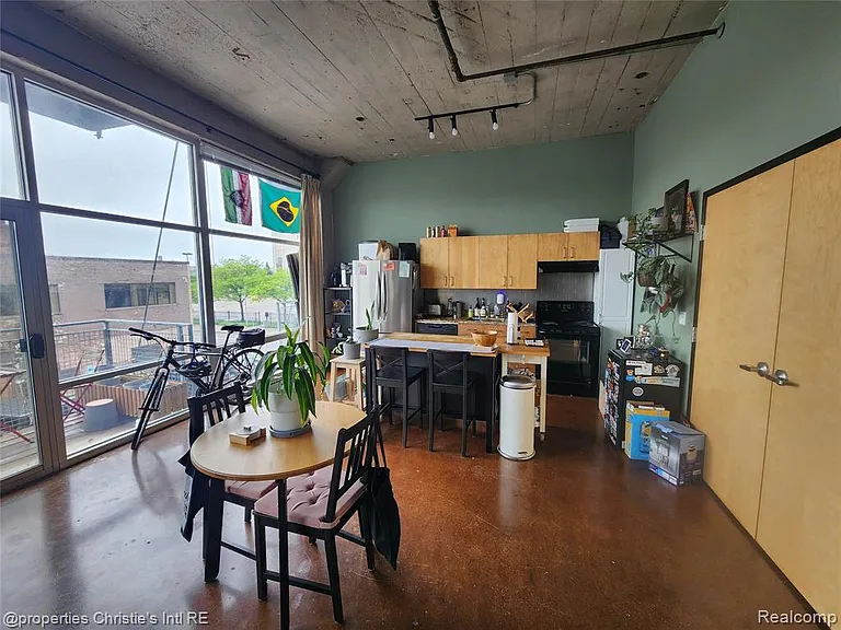 55 W Canfield St #204 — Photo 5