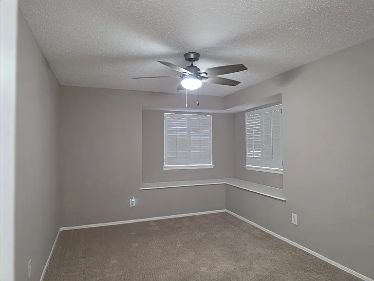 Large primary bedroom.