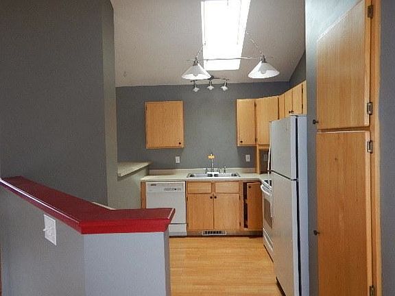 3rd image of 5064 Upper 183rd St W
