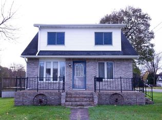 2027 Johnson Ave NW, Cedar Rapids, IA 52405