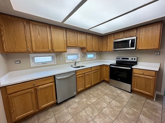 2nd image of 5520 W Montrose Ave #2S