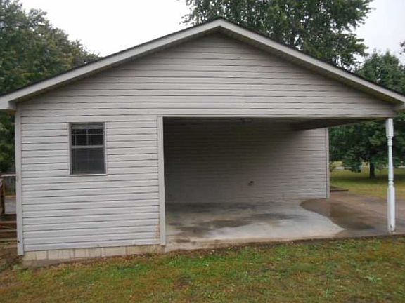 3rd image of 90 Pin Oak Dr