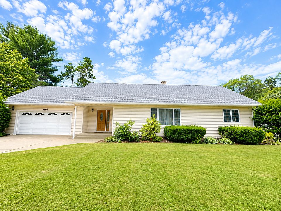 2nd image of 1605 Golf Rd