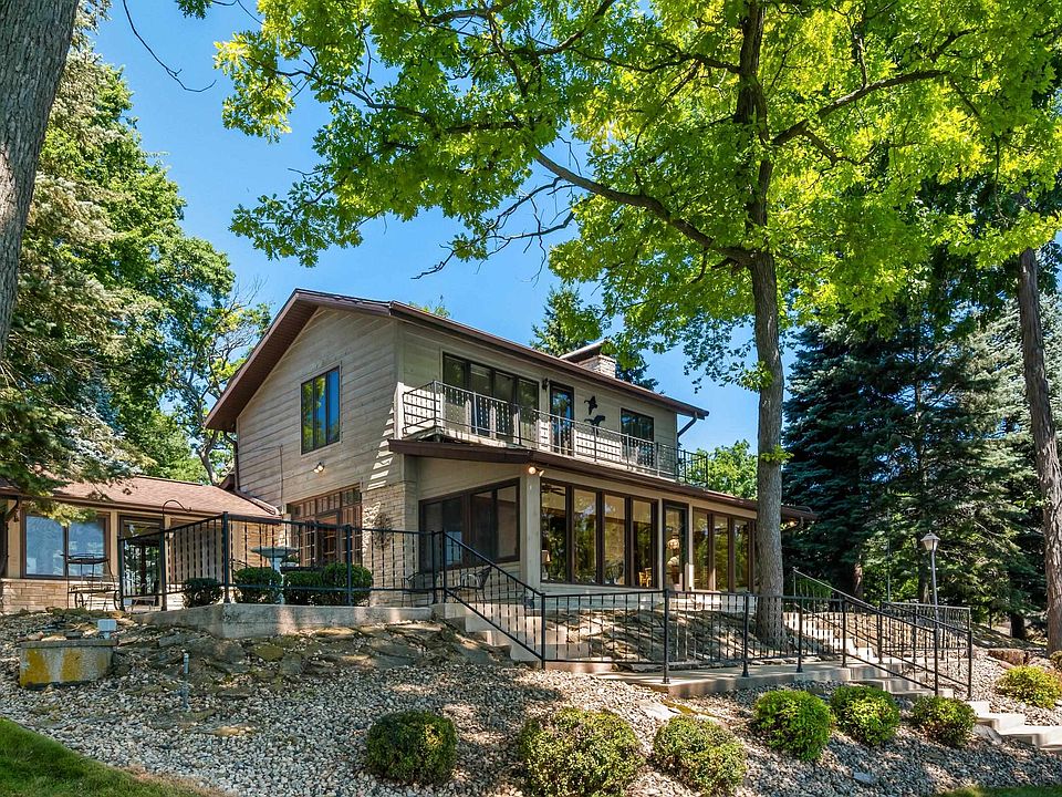 1st image of 352 Forest Ave