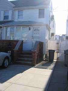 a gorgeous 1 family...move right in