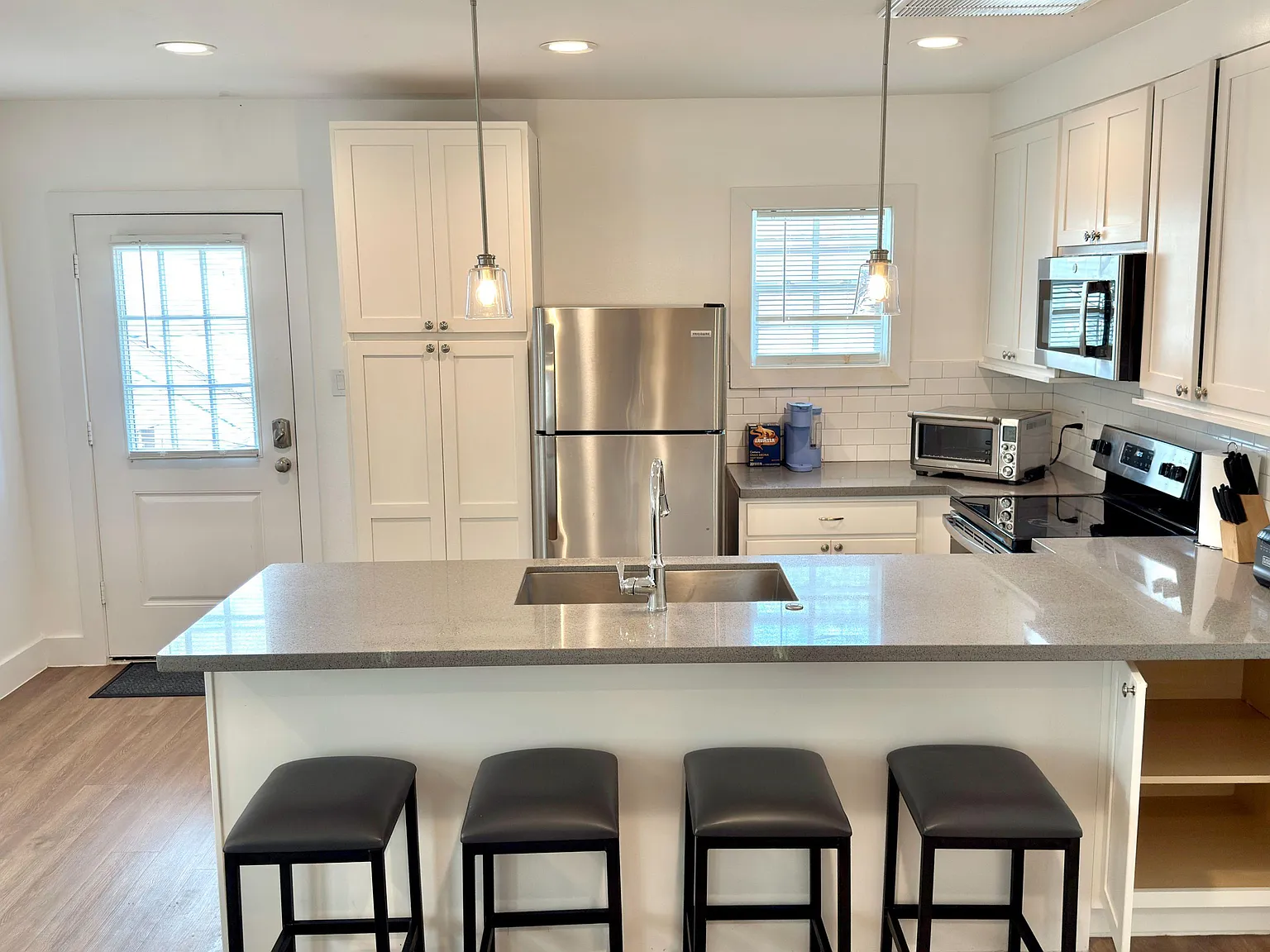 4 bed, 5.0 bath, 2896 sqft, $1,364 — Photo 4
