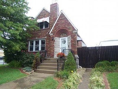 1st image of 113 E Pearl St