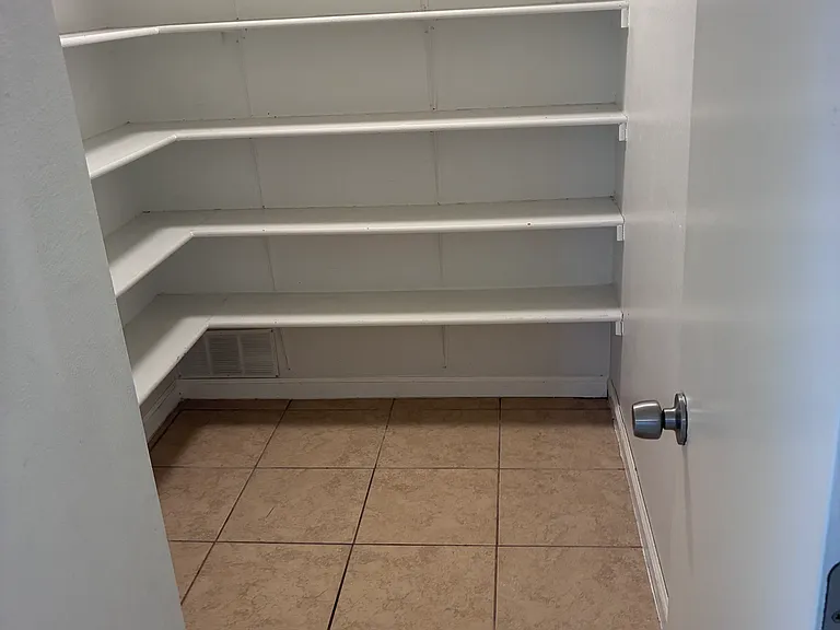 5510 Roanwood — Photo 3