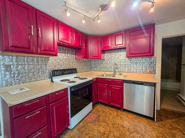 348 Collyer St #104 — Photo 4
