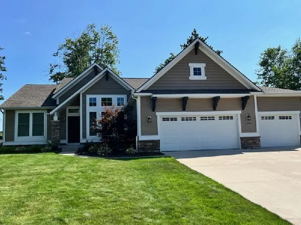 13332 Maple Leaf Dr, Nunica, MI 49448