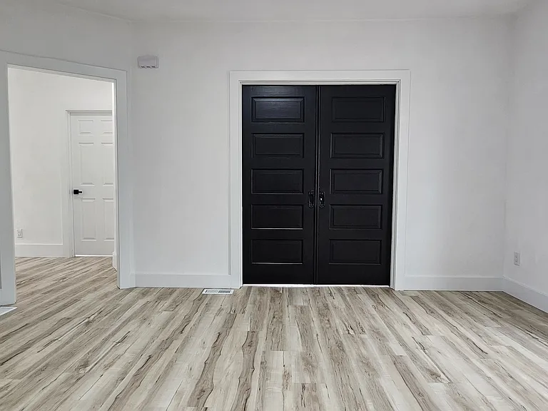 1035 Crosby St #1037 — Photo 17