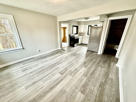 5th image of 2846 Oak St