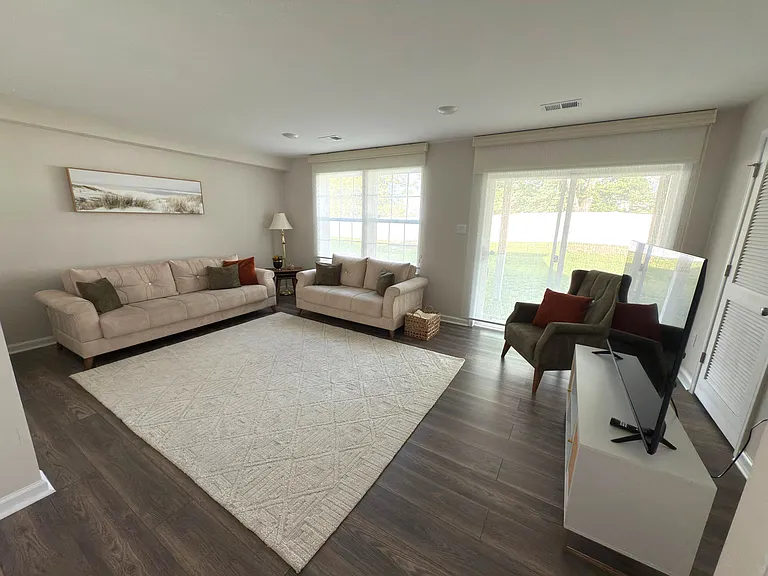1 Autumn Park Blvd — Photo 22