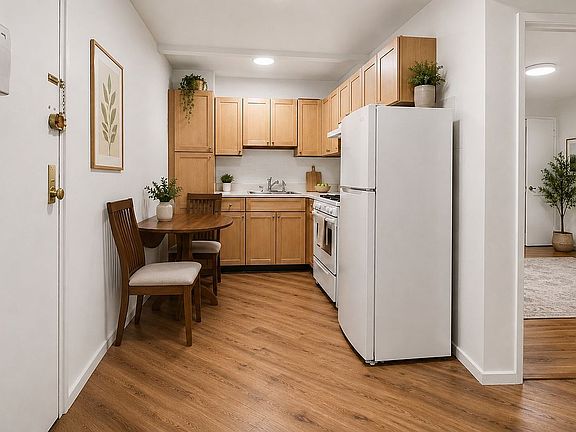 2nd image of 7445 Yellowstone Blvd APT 3D
