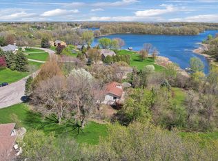 14575 Lakeview Cir, Shakopee, MN 55379