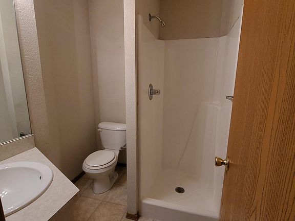 4th image of 907 Cedar Point Cir