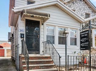 945 E 32nd St, Brooklyn, NY 11210