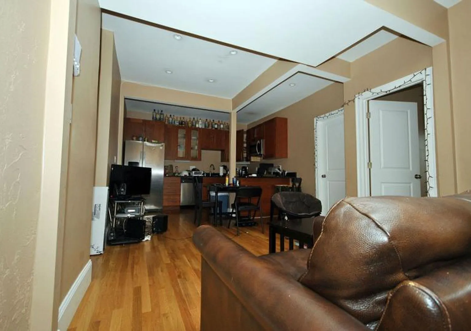 Renovated 5 Bed/2 Bath With Central Air Near B.U. — Photo 3