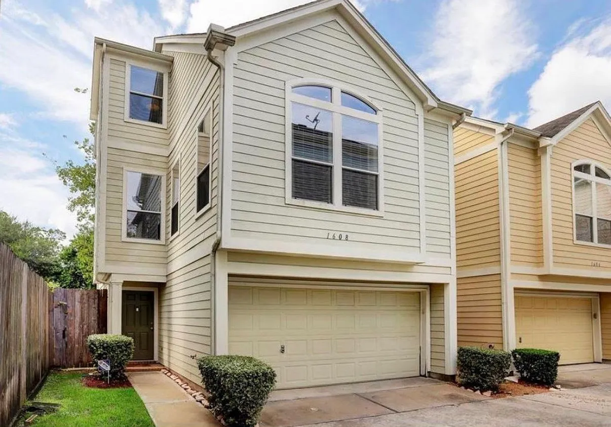 2 bed, 2042 sqft, $2,499 — Photo 2