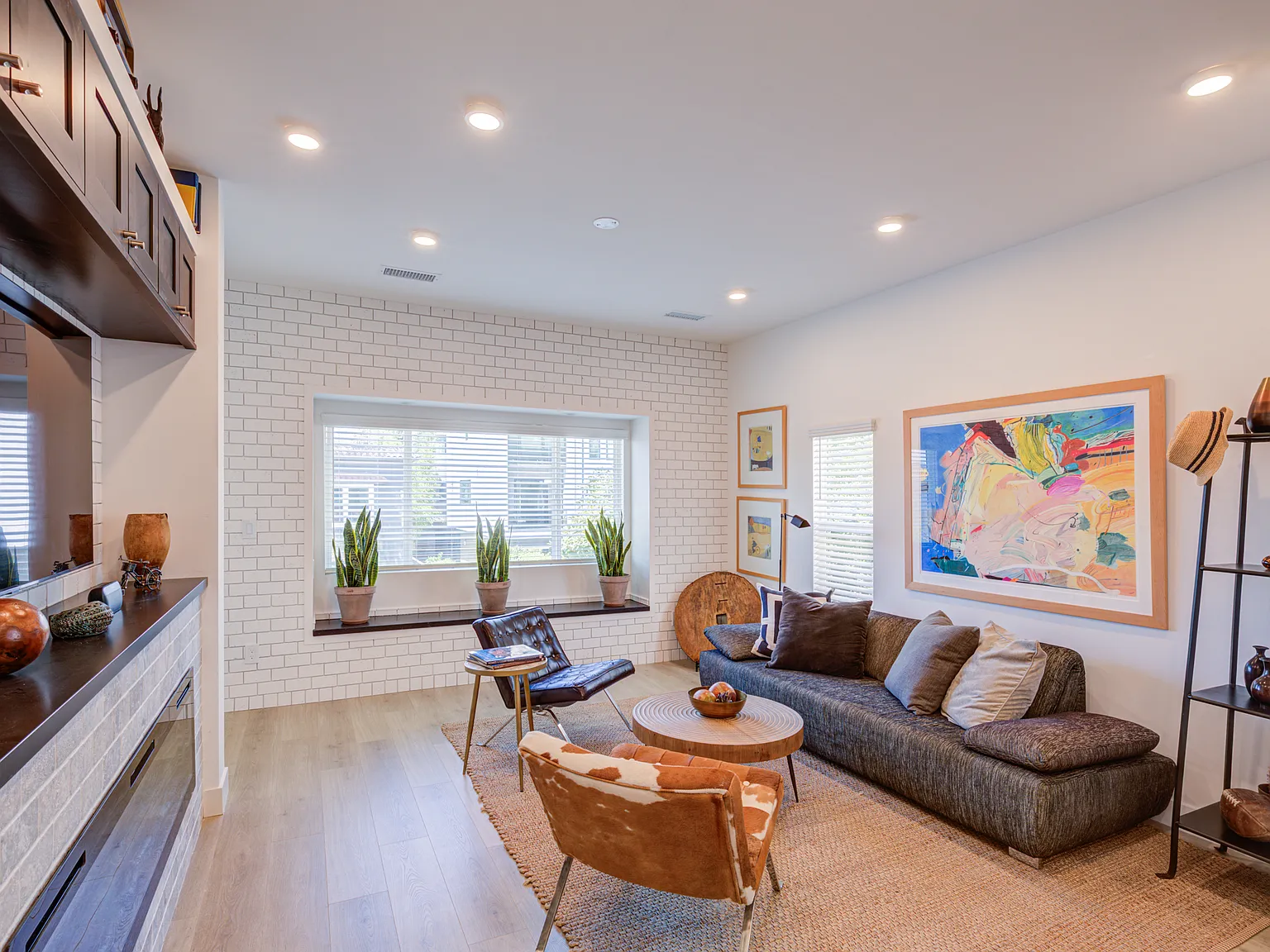 412 N Curson Ave — Photo 2