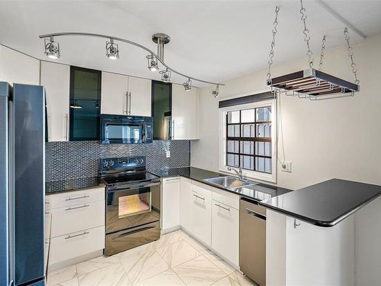 4832 Cobia Dr SE APT B, Saint Petersburg, FL 33705