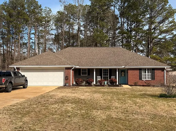 119 Harvest Dr, Columbus, MS 39705