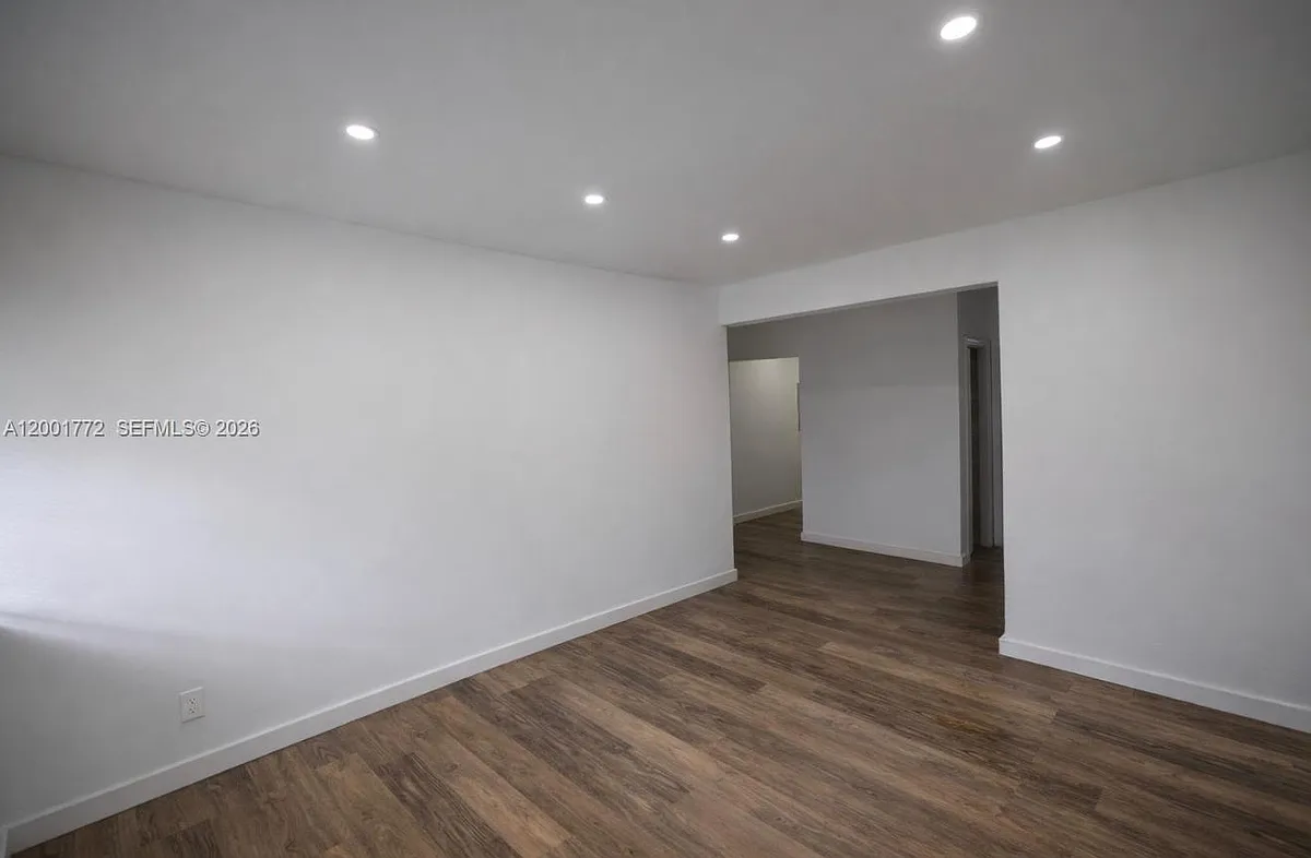 Building Photo - 7600 Dickens Ave #3
